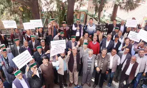 Himachal: पेंशनभोगियों ने सरकार से बकाया राशि जारी करने और परामर्शदात्री समिति गठित करने का आग्रह किया
