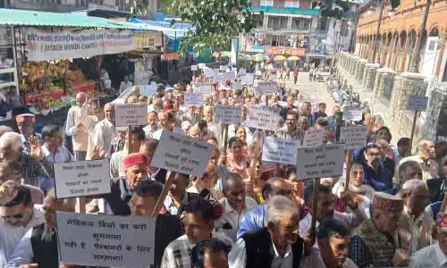 Mandi में 1,500 से अधिक लोगों ने विरोध मार्च निकाला Mandi में 1,500 से अधिक लोगों ने विरोध मार्च निकाला