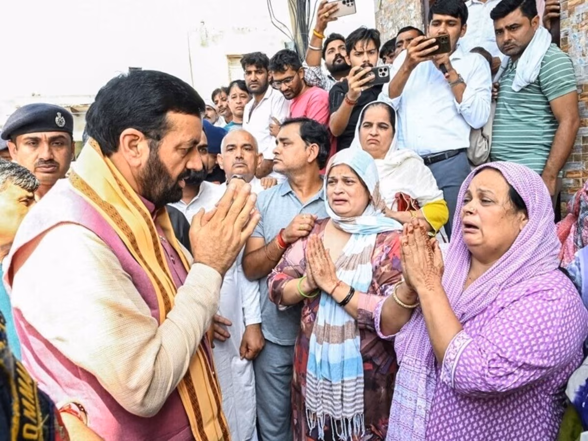 Rohtak: मुख्यमंत्री ने मृतक एएसआई के घर जाकर जताया संवेदना Rohtak: मुख्यमंत्री ने मृतक एएसआई के घर जाकर जताया संवेदना