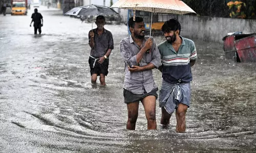 kerala में भारी बारिश की संभावना, तीन जिलों में ऑरेंज अलर्ट जारी kerala में भारी बारिश की संभावना, तीन जिलों में ऑरेंज अलर्ट जारी