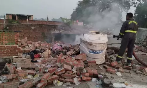 UP के सुल्तानपुर में एक घर में शक्तिशाली विस्फोट, नौ घायल UP के सुल्तानपुर में एक घर में शक्तिशाली विस्फोट, नौ घायल
