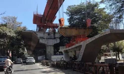 Bengaluru की महिला की वायरल पोस्ट ने अभी भी अधूरे एजीपुरा फ्लाईओवर की आलोचना की
