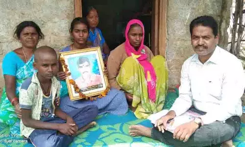 Veluru village में किसानों की आत्महत्याओं की चिंताजनक घटनाओं का दस्तावेजीकरण किया Veluru village में किसानों की आत्महत्याओं की चिंताजनक घटनाओं का दस्तावेजीकरण किया
