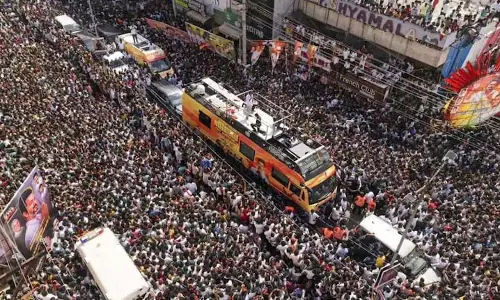 Karur भगदड़ से तमिलनाडु विधानसभा में हड़कंप, AIADMK ने किया बहिर्गमन Karur भगदड़ से तमिलनाडु विधानसभा में हड़कंप, AIADMK ने किया बहिर्गमन