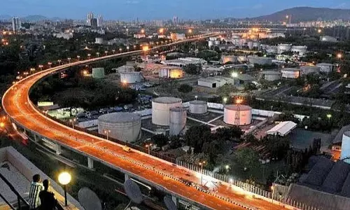 ईस्टर्न फ़्रीवे के विस्तार के लिए घाटकोपर के पास दिसंबर तक लगभग 1,700 झुग्गी-झोपड़ियाँ हटाई जाएँगी ईस्टर्न फ़्रीवे के विस्तार के लिए घाटकोपर के पास दिसंबर तक लगभग 1,700 झुग्गी-झोपड़ियाँ हटाई जाएँगी