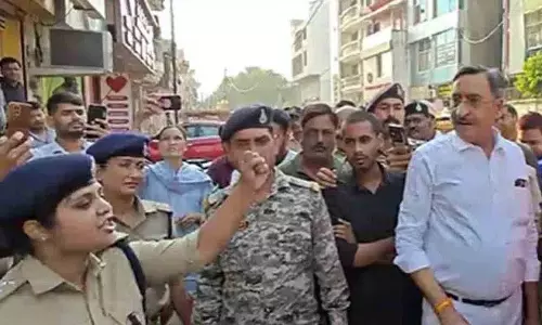 जय श्री राम के नारे लगाने वाली मुस्लिम महिला पुलिस अधिकारी जय श्री राम के नारे लगाने वाली मुस्लिम महिला पुलिस अधिकारी