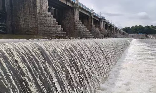 पूंडी झील भर गई है : स्लुइस गेट से अतिरिक्त पानी छोड़ा जा रहा है पूंडी झील भर गई है : स्लुइस गेट से अतिरिक्त पानी छोड़ा जा रहा है