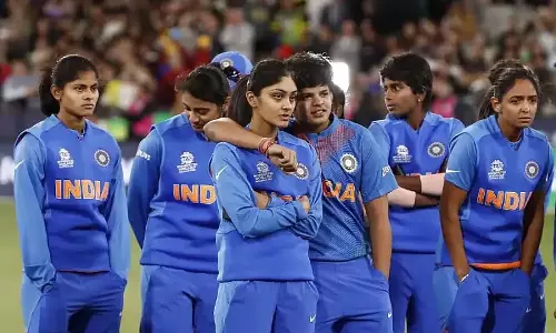 MP : भारतीय महिला क्रिकेट टीम ने महाकालेश्वर मंदिर में दर्शन किये, मैच से पहले लिया आशीर्वाद