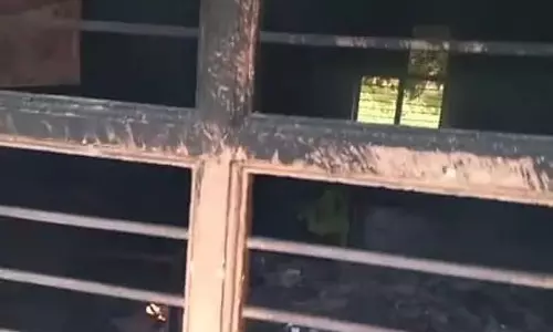 Raichur : सरकारी स्कूल में बदमाशों की वजह से आग लग गई