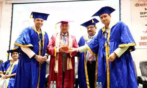 SAIMS इंदौर दीक्षांत समारोह में युवा चिकित्सकों से नैतिकता और सहानुभूति का मिश्रण करने का आग्रह किया SAIMS इंदौर दीक्षांत समारोह में युवा चिकित्सकों से नैतिकता और सहानुभूति का मिश्रण करने का आग्रह किया