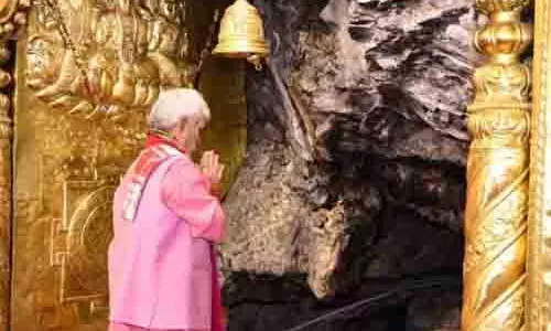 LG ने माता वैष्णो देवी मंदिर में पूजा-अर्चना की LG ने माता वैष्णो देवी मंदिर में पूजा-अर्चना की