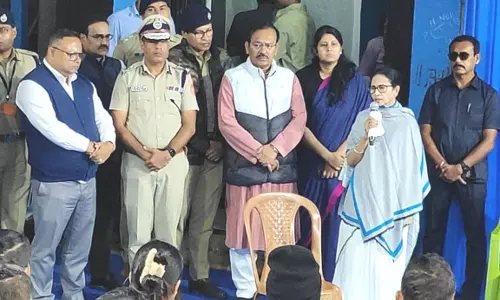 मुख्यमंत्री ने भूस्खलन प्रभावित मिरिक का दौरा किया, राहत सामग्री और अनुग्रह राशि सौंपी