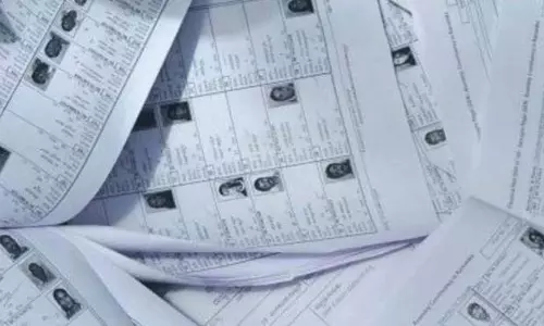 मतदाता सूची में तीन बार एक ही नाम, चुनाव आयोग असमंजस में