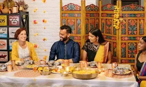 इस Diwali, हर टेबल बने जश्न की वजह - स्वाद, संगति और यादों के साथ इस Diwali, हर टेबल बने जश्न की वजह - स्वाद, संगति और यादों के साथ
