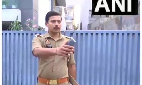 पुलिस टीम हेयर स्टाइलिस्ट जावेद हबीब के घर पहुंची, दर्ज मामले की जांच जारी