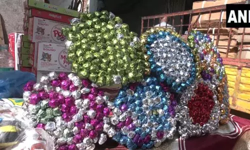 दिवाली के लिए बेज़ुम बाजार में मची खिला-खिला रौनक, थोक दरों पर खरीदी में जुटे लोग
