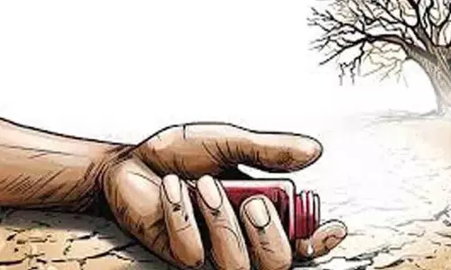 परिवार में आत्महत्या का प्रयास: पति की मौत, पत्नी और बेटे की हालत गंभीर परिवार में आत्महत्या का प्रयास: पति की मौत, पत्नी और बेटे की हालत गंभीर