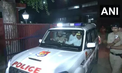 रूपनगर पुलिस ने फर्जी नामांकन मामले में नवनीत चतुर्वेदी को किया गिरफ्तार रूपनगर पुलिस ने फर्जी नामांकन मामले में नवनीत चतुर्वेदी को किया गिरफ्तार