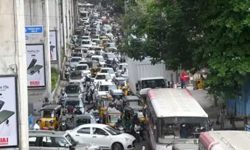 GHMC की रोड सेफ्टी पहल में 18,087 गड्ढों में से 15,925 की हुई मरम्मत GHMC की रोड सेफ्टी पहल में 18,087 गड्ढों में से 15,925 की हुई मरम्मत