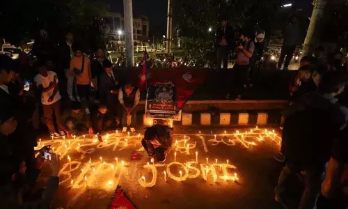 कैंडललाइट vigil, हामास हिरासत में छात्र की मौत पर शोक कैंडललाइट vigil, हामास हिरासत में छात्र की मौत पर शोक