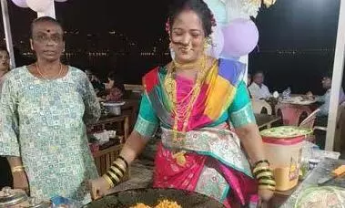 Mumbai का पहला महिला-नेतृत्व वाला कोली सीफूड प्लाजा माहिम समुद्र तट पर फिर से खुला Mumbai का पहला महिला-नेतृत्व वाला कोली सीफूड प्लाजा माहिम समुद्र तट पर फिर से खुला