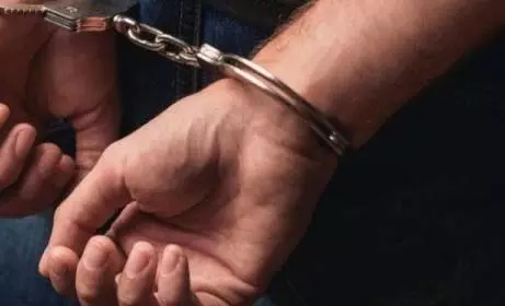 छात्रा से टीचर को हुआ एकतरफा प्यार, करने लगा उटपटांग हरकतें, गिरफ्तार छात्रा से टीचर को हुआ एकतरफा प्यार, करने लगा उटपटांग हरकतें, गिरफ्तार