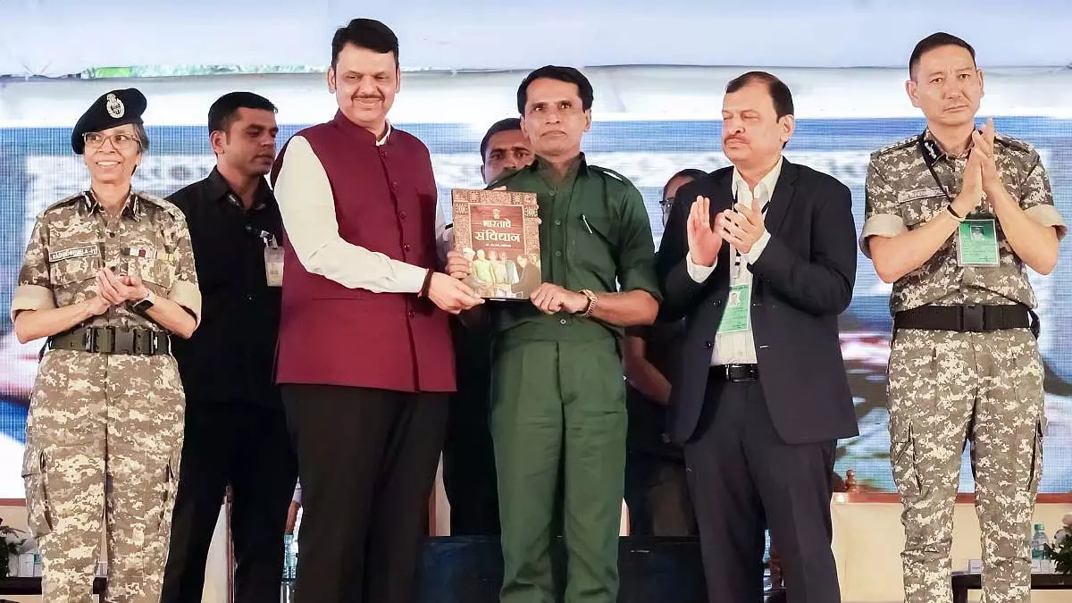 Maharashtra : सरकार 61 सरेंडर माओवादियों के बीच पुनर्वास पैकेज के तहत ₹3 करोड़ बांटेगी Maharashtra : सरकार 61 सरेंडर माओवादियों के बीच पुनर्वास पैकेज के तहत ₹3 करोड़ बांटेगी