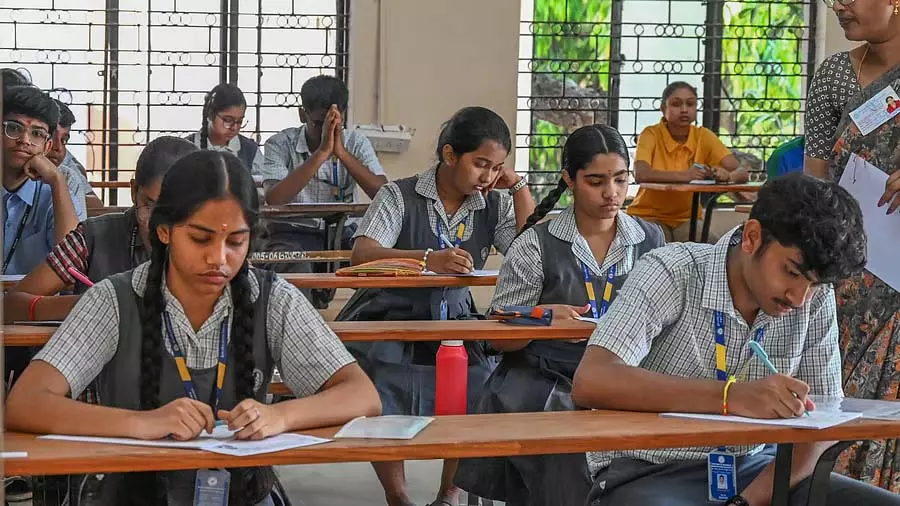 शिक्षा विभाग कर्नाटक के सरकारी स्कूलों में एनरोलमेंट बढ़ाने के लिए कैंपेन शुरू करेगा शिक्षा विभाग कर्नाटक के सरकारी स्कूलों में एनरोलमेंट बढ़ाने के लिए कैंपेन शुरू करेगा
