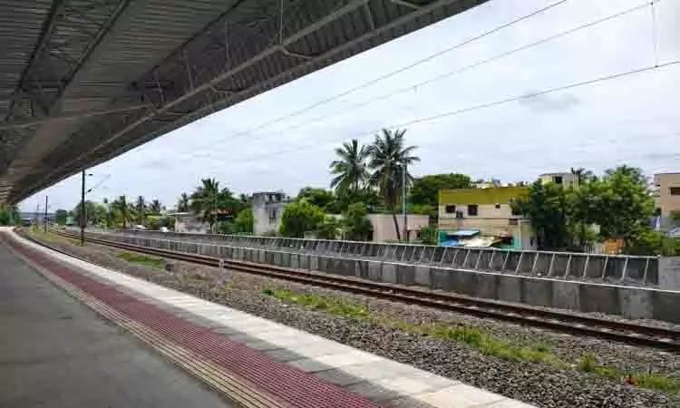 दीपावली पर भीड़ कम करने के लिए Tiruppur रेलवे स्टेशन पर प्लेटफार्म टिकट नहीं दीपावली पर भीड़ कम करने के लिए Tiruppur रेलवे स्टेशन पर प्लेटफार्म टिकट नहीं