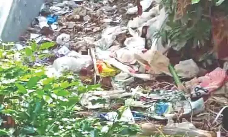 Chennai: अवैध कचरा निपटान से चितलापक्कम के निवासी परेशान Chennai: अवैध कचरा निपटान से चितलापक्कम के निवासी परेशान
