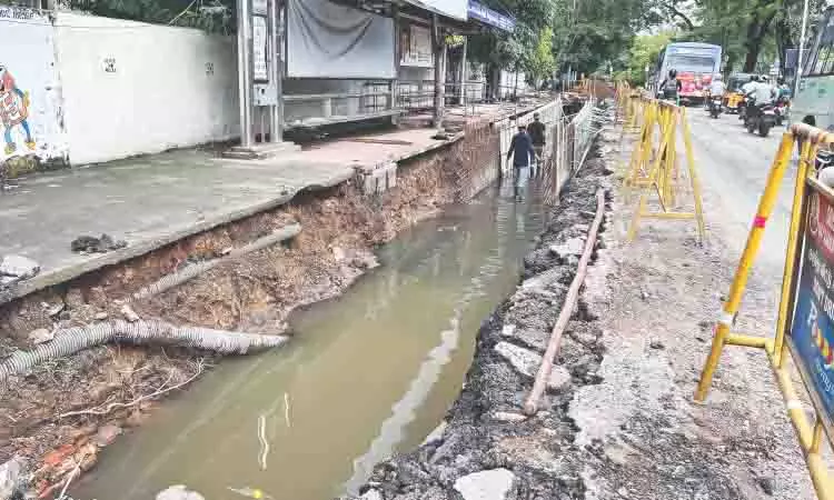 Chennai के निवासियों पर नगर निगम के कार्यों में देरी के कारण काले बादल छा गए Chennai के निवासियों पर नगर निगम के कार्यों में देरी के कारण काले बादल छा गए