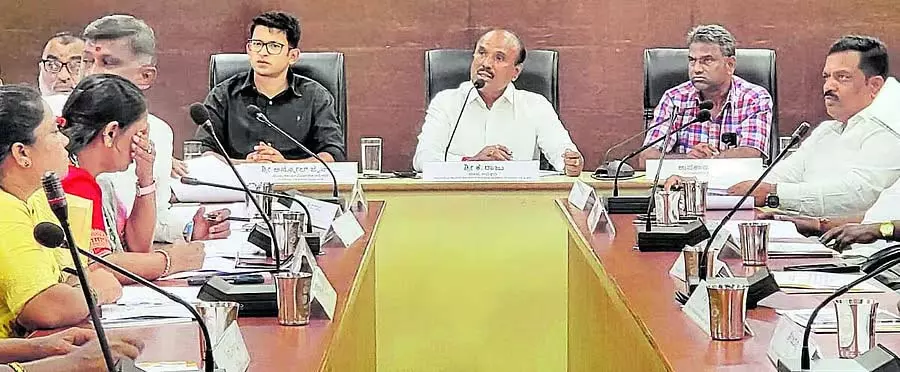 शक्ति योजना: KSRTC अधिकारियों को अतिरिक्त बसें चलाने के निर्देश शक्ति योजना: KSRTC अधिकारियों को अतिरिक्त बसें चलाने के निर्देश