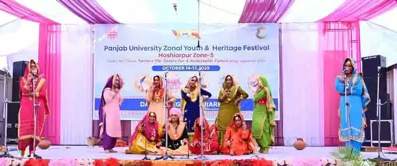Hoshiarpur में पीयू जोनल फेस्ट के दूसरे दिन सांस्कृतिक प्रतिभा और कलात्मक प्रतिभा का प्रदर्शन Hoshiarpur में पीयू जोनल फेस्ट के दूसरे दिन सांस्कृतिक प्रतिभा और कलात्मक प्रतिभा का प्रदर्शन