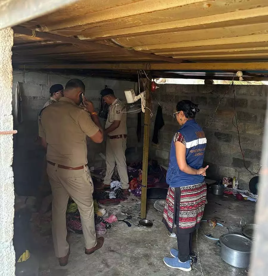 शेड में कुकिंग गैस लीक होने से आग लगने का हादसा: तीन घायल, एक की मौत शेड में कुकिंग गैस लीक होने से आग लगने का हादसा: तीन घायल, एक की मौत