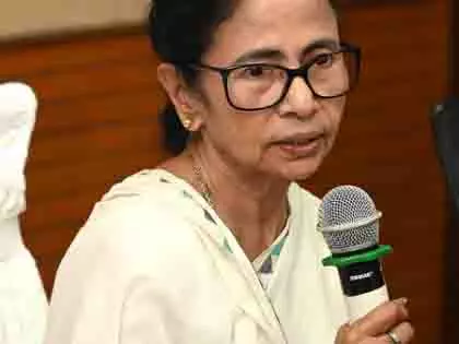 Mamata Banerjee: बंगाल में 7 करोड़ से अधिक लोगों को हर महीने मुफ्त राशन Mamata Banerjee: बंगाल में 7 करोड़ से अधिक लोगों को हर महीने मुफ्त राशन