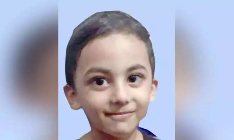 Kerala : घर के सामने स्कूल वैन की टक्कर से तीन साल के बच्चे की दर्दनाक मौत Kerala : घर के सामने स्कूल वैन की टक्कर से तीन साल के बच्चे की दर्दनाक मौत