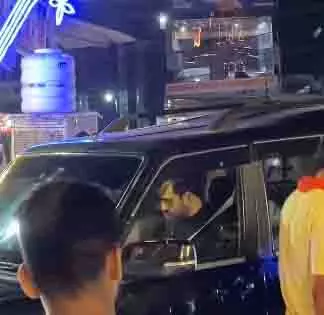 Varanasi में मिर्ज़ापुर की शूटिंग, पंकज त्रिपाठी के लिए जुटी फैन भीड़ Varanasi में मिर्ज़ापुर की शूटिंग, पंकज त्रिपाठी के लिए जुटी फैन भीड़