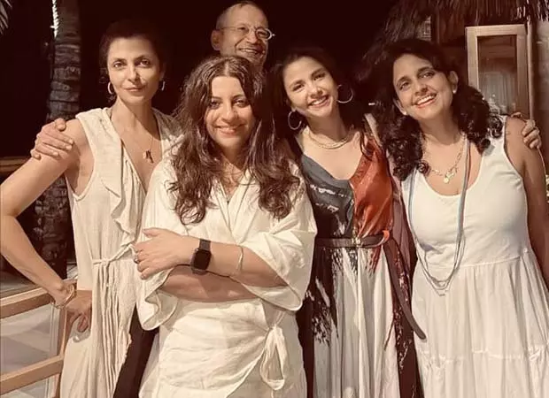 Zoya Akhtar ने अपना जन्मदिन शांतिपूर्ण तरीके से मनाया और प्रियजनों के साथ भावुक पल बिताए Zoya Akhtar ने अपना जन्मदिन शांतिपूर्ण तरीके से मनाया और प्रियजनों के साथ भावुक पल बिताए