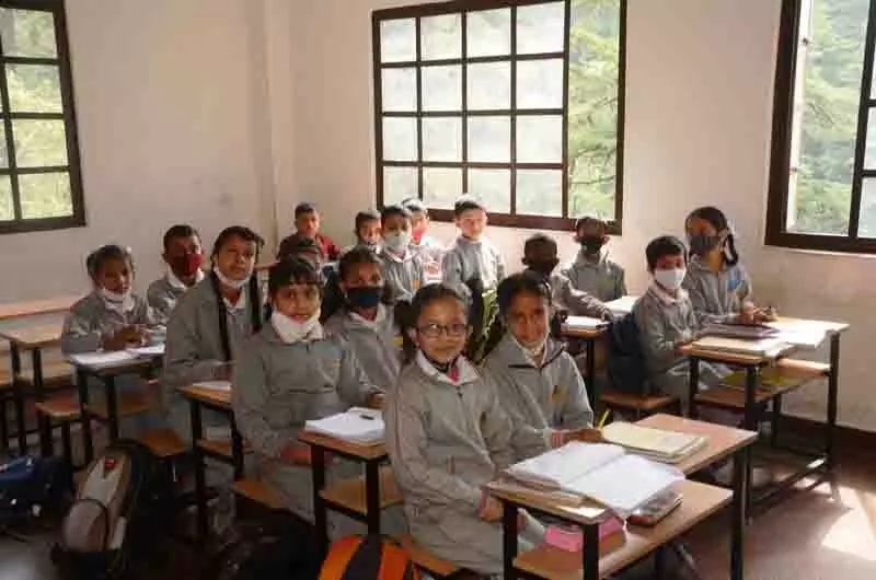 Himachal: कम नामांकन के कारण 28 वरिष्ठ माध्यमिक और उच्च विद्यालयों का दर्जा घटा दिया गया Himachal: कम नामांकन के कारण 28 वरिष्ठ माध्यमिक और उच्च विद्यालयों का दर्जा घटा दिया गया
