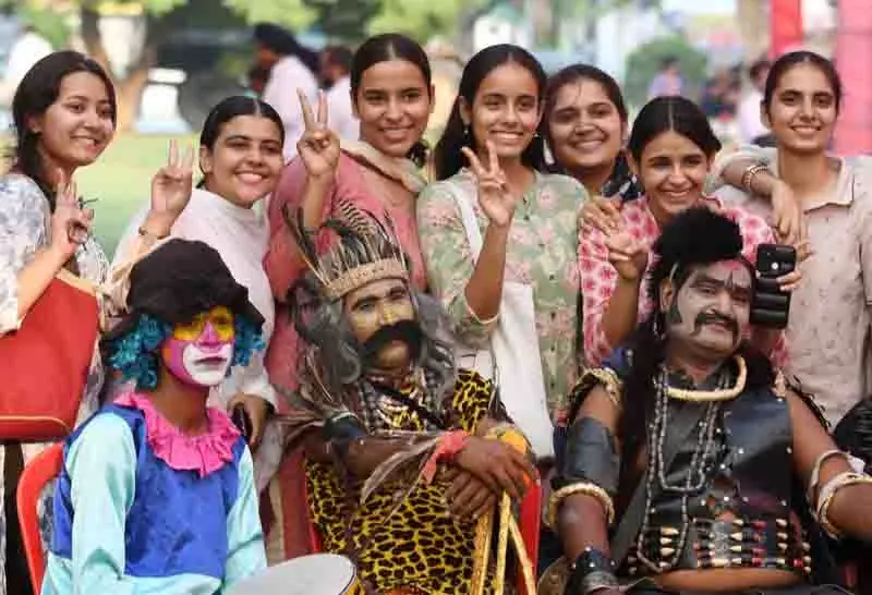 Ludhiana में सरस मेला सकारात्मक रूप से संपन्न, प्रदर्शक अच्छी बिक्री से संतुष्ट Ludhiana में सरस मेला सकारात्मक रूप से संपन्न, प्रदर्शक अच्छी बिक्री से संतुष्ट