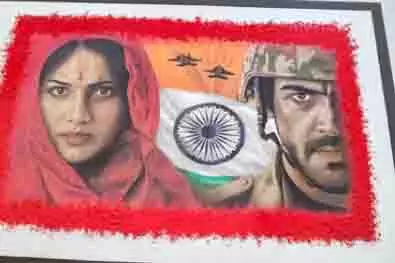 Jamnagar के कलाकार ने दिवाली पर रंगोली से दिखाई देशभक्ति की मिसाल Jamnagar के कलाकार ने दिवाली पर रंगोली से दिखाई देशभक्ति की मिसाल