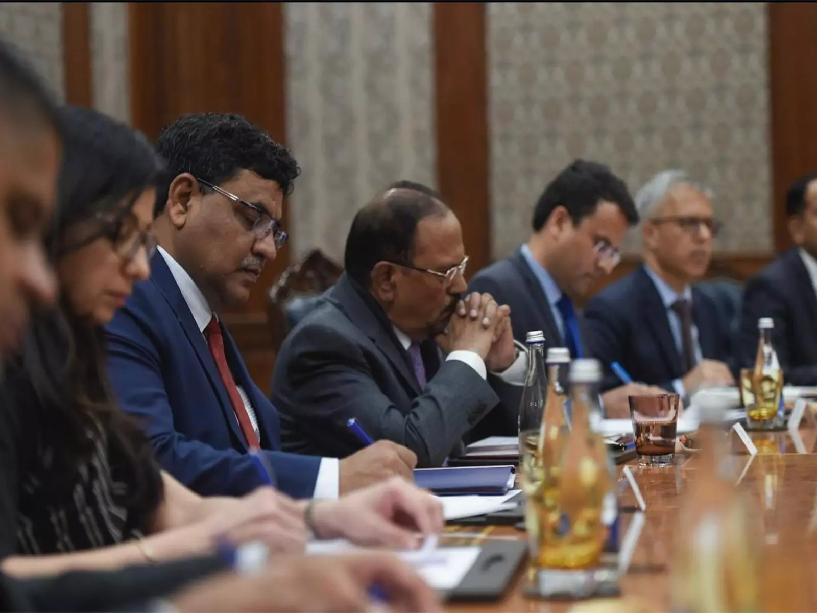 NSA अजीत डोभाल ने बिश्केक में किर्गिज़ समकक्ष के साथ सुरक्षा और रक्षा पर चर्चा की NSA अजीत डोभाल ने बिश्केक में किर्गिज़ समकक्ष के साथ सुरक्षा और रक्षा पर चर्चा की