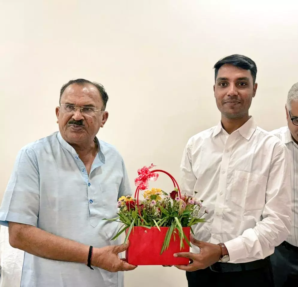 Jaipur: कुशल चौधरी को विधानसभा अध्यक्ष ने सम्मानित किया Jaipur: कुशल चौधरी को विधानसभा अध्यक्ष ने सम्मानित किया