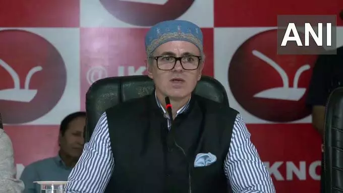 J&K में दरबार मूव फिर से शुरू, CM ओमर अब्दुल्ला ने की सरकारी फाइल पर हस्ताक्षर J&K में दरबार मूव फिर से शुरू, CM ओमर अब्दुल्ला ने की सरकारी फाइल पर हस्ताक्षर
