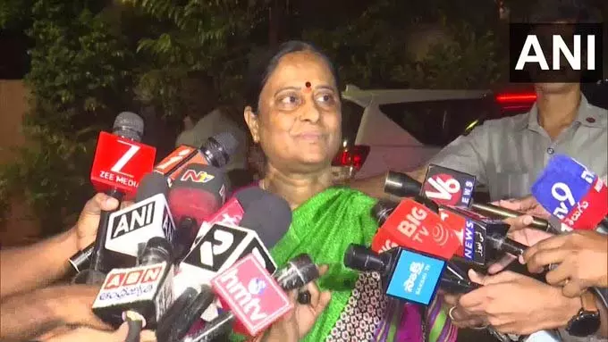 मंत्री कोंडा सुरेखा ने AICC नेताओं से की मुलाकात, मुद्दों के समाधान पर चर्चा मंत्री कोंडा सुरेखा ने AICC नेताओं से की मुलाकात, मुद्दों के समाधान पर चर्चा