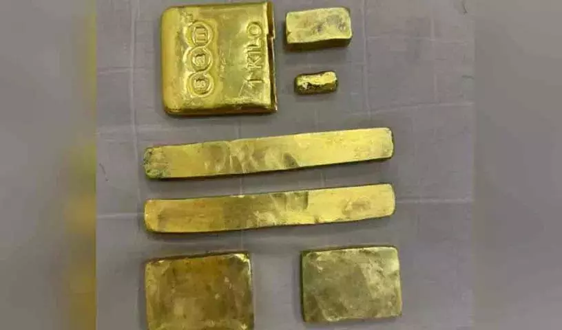 Shamshabad हवाई अड्डे पर भारी मात्रा में सोना जब्त Shamshabad हवाई अड्डे पर भारी मात्रा में सोना जब्त