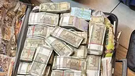 पंजाब के IPS अधिकारी ₹5 करोड़ की रिश्वत के साथ CBI के जाल में फंसे पंजाब के IPS अधिकारी ₹5 करोड़ की रिश्वत के साथ CBI के जाल में फंसे