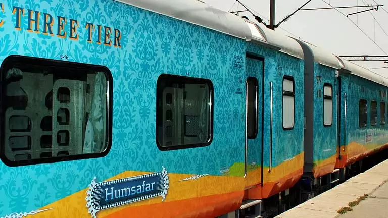क्या रेलवे प्रीमियम रेल यात्रियों की परेशानियों पर ध्यान रखता है? क्या रेलवे प्रीमियम रेल यात्रियों की परेशानियों पर ध्यान रखता है?