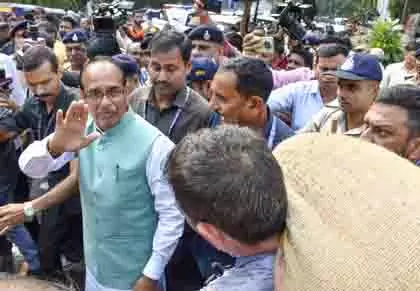 कांग्रेस ने जीतू पटवारी के खिलाफ FIR के लिए शिवराज सिंह को ठहराया जिम्मेदार कांग्रेस ने जीतू पटवारी के खिलाफ FIR के लिए शिवराज सिंह को ठहराया जिम्मेदार