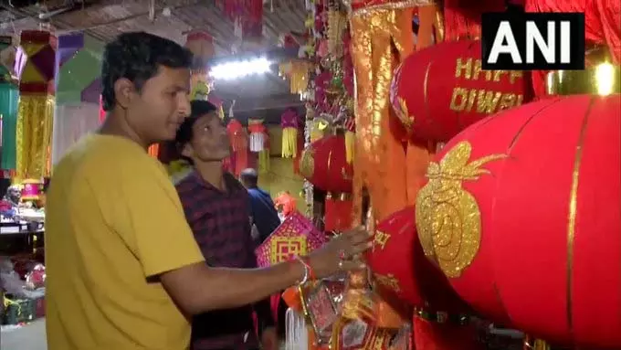 कलबुर्गी में दिवाली 2025 से पहले बाजार में उमड़ी भीड़, खरीदारी का उत्सव शुरू कलबुर्गी में दिवाली 2025 से पहले बाजार में उमड़ी भीड़, खरीदारी का उत्सव शुरू